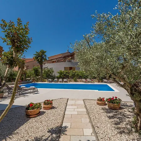 Mediterranes Mit 60m2 Pool, Bbq-bereich, Liegen, Waschmaschine Apartment Porec