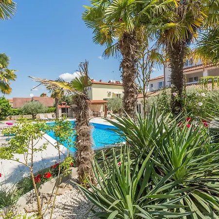 Apartment Mediterranes Mit 60m2 Pool, Bbq-bereich, Liegen, Waschmaschine