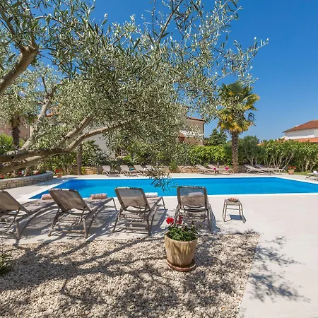Mediterranes Mit 60m2 Pool, Bbq-bereich, Liegen, Waschmaschine Apartment Porec