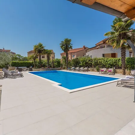 Mediterranes Mit 60m2 Pool, Bbq-bereich, Liegen, Waschmaschine Apartment *