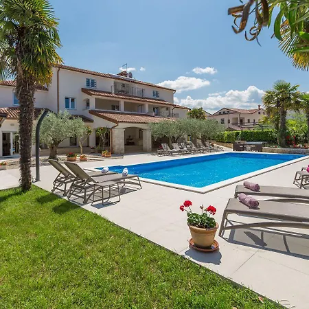 Mediterranes Mit 60m2 Pool, Bbq-bereich, Liegen, Waschmaschine * Porec