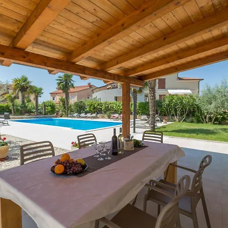 Mediterranes Mit 60m2 Pool, Bbq-bereich, Liegen, Waschmaschine Apartment *
