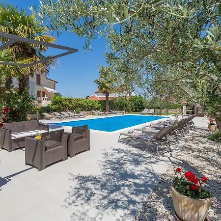 Lejlighed Mediterranes Mit 60m2 Pool, Bbq-bereich, Liegen, Waschmaschine Poreč