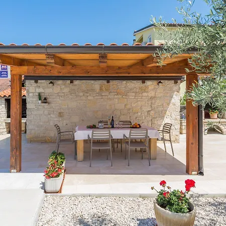 Lejlighed Mediterranes Mit 60m2 Pool, Bbq-bereich, Liegen, Waschmaschine