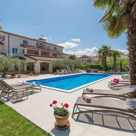 Mediterranes Mit 60m2 Pool, Bbq-bereich, Liegen, Waschmaschine Lejlighed *