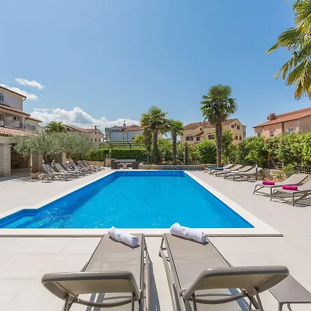 Lejlighed Mediterranes Mit 60m2 Pool, Bbq-bereich, Liegen, Waschmaschine